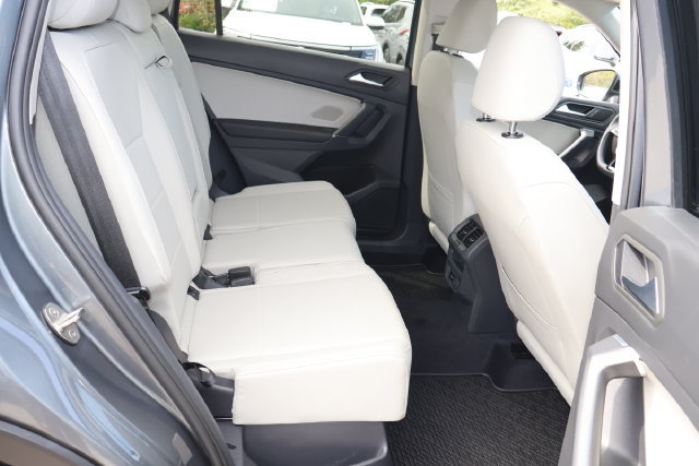 Certified 2020 Volkswagen Tiguan SE w/ Panoramic Sunroof Package AWD/4WD image 20