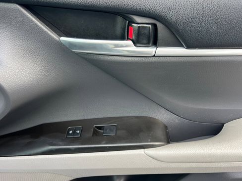 Used 2022 Toyota Camry SE image 21