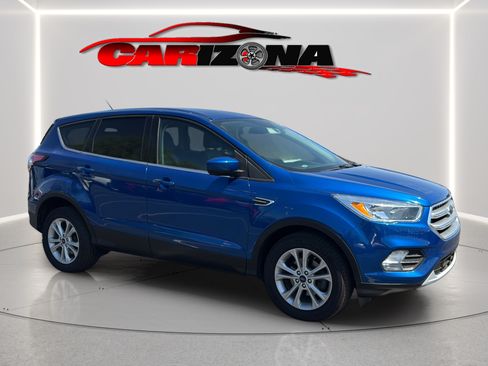 Used 2017 Ford Escape SE FWD image 2