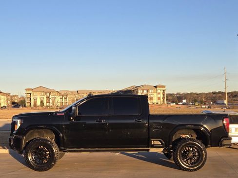 Used 2024 GMC Sierra 2500 AT4 w/ AT4 Premium Plus Package image 4