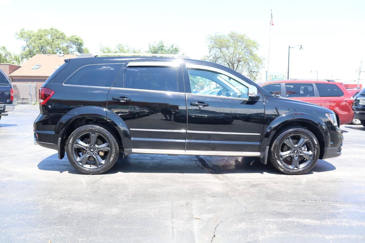 Used 2018 Dodge Journey Crossroad w/ Nav & Sun Group FWD image 6