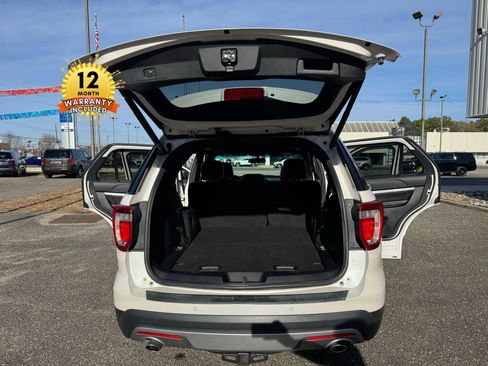 Used 2017 Ford Explorer XLT w/ Equipment Group 202A image 16