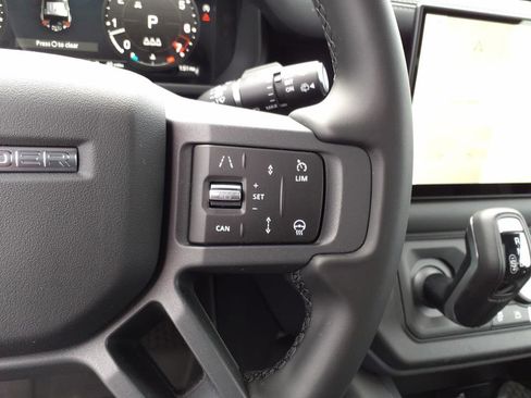 Used 2025 Land Rover Defender 110 S image 16