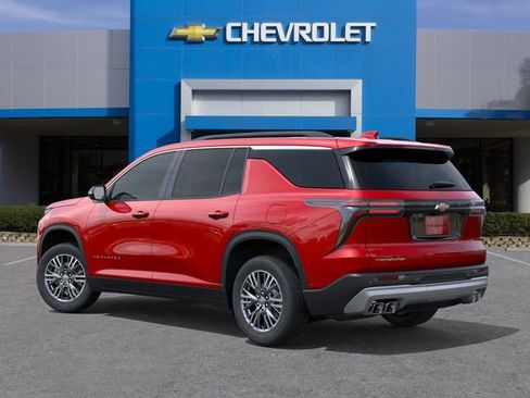 New 2025 Chevrolet Traverse LT FWD image 3