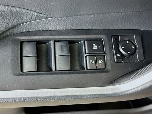 Used 2021 Toyota RAV4 LE image 15