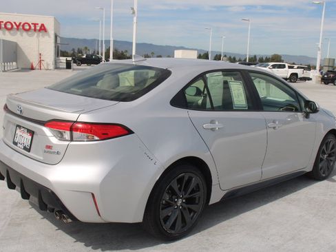 Used 2024 Toyota Corolla SE FWD image 3