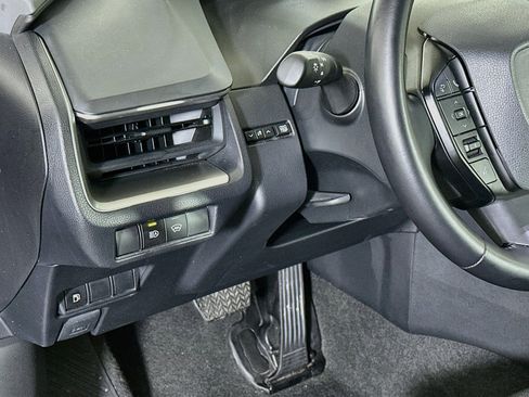 Used 2025 Toyota Prius LE FWD image 17