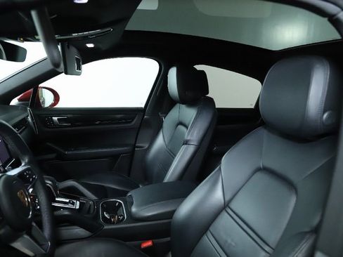 Used 2021 Porsche Cayenne Coupe image 18