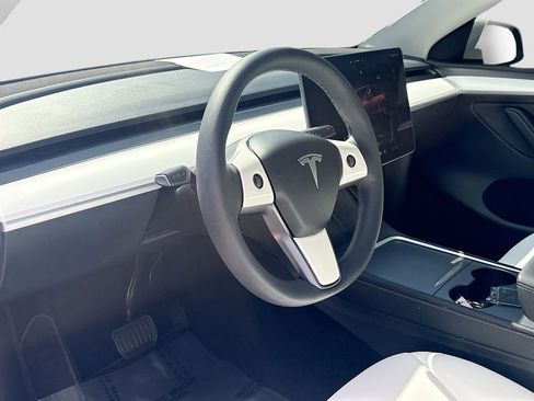 Used 2024 Tesla Model Y Long Range image 9