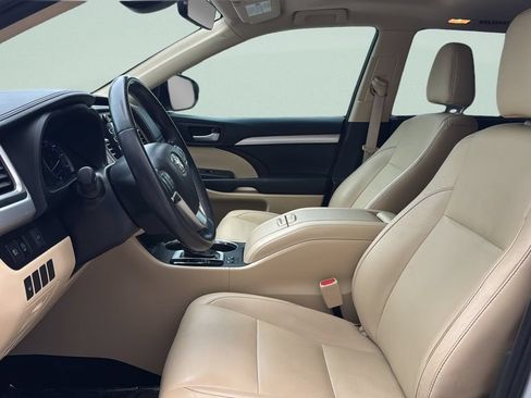 Used 2019 Toyota Highlander XLE FWD image 9