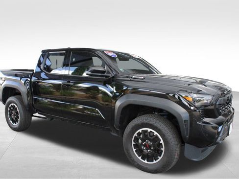 Certified 2025 Toyota Tacoma TRD Off-Road w/ TRD Off Road Upgrade Package AWD/4WD image 19