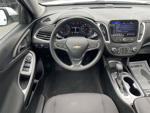 Used 2024 Chevrolet Malibu LT image 14
