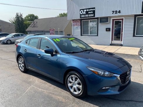 Used 2018 MAZDA MAZDA3 Sport FWD image 3