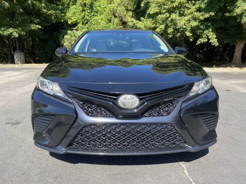 Used 2018 Toyota Camry SE FWD image 3