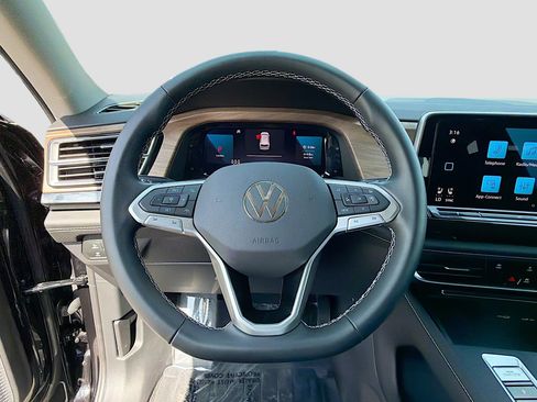 Used 2026 Volkswagen Atlas SE FWD image 38