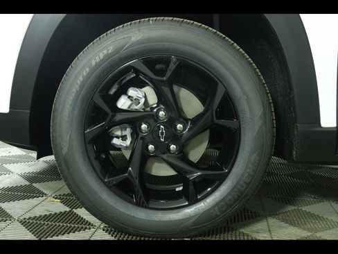 New 2026 Chevrolet Trax LT w/ Driver Confidence Package image 13