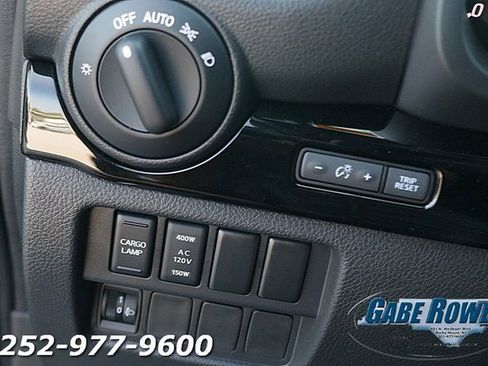 Used 2024 Nissan Titan SV w/ SV Convenience Package image 20