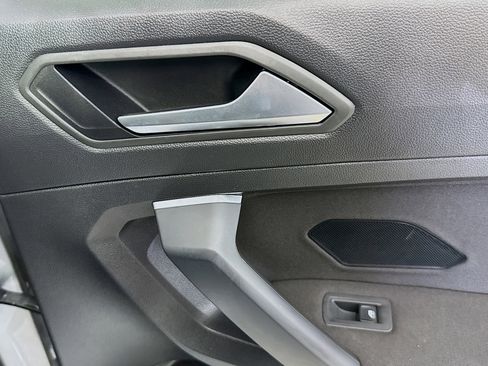 Used 2020 Volkswagen Tiguan S image 29