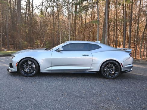 Used 2023 Chevrolet Camaro ZL1 image 2