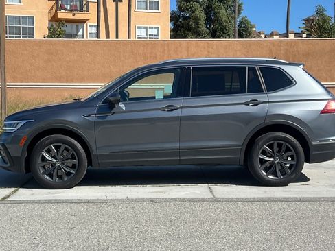 Used 2022 Volkswagen Tiguan SE w/ Panoramic Sunroof Package image 7