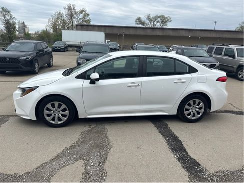 Used 2023 Toyota Corolla LE FWD image 2