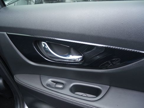 Used 2020 Nissan Rogue SL w/ Premium Package image 29