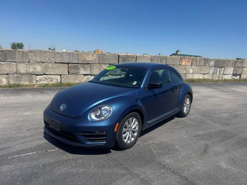 Used 2018 Volkswagen Beetle 2.0T Coast FWD image 2