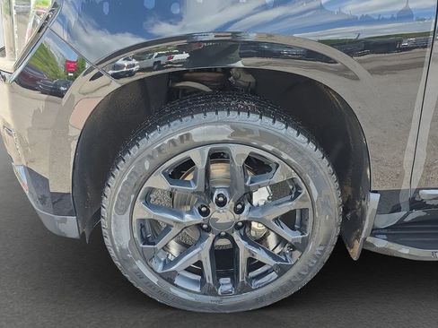 Used 2021 GMC Yukon SLT w/ SLT Premium Package AWD/4WD image 4