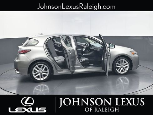 Used 2017 Lexus CT 200h image 33