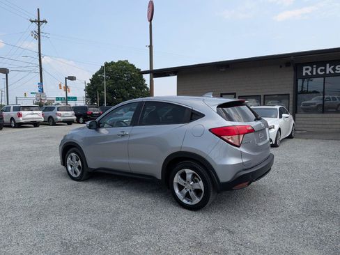 Used 2017 Honda HR-V EX image 9