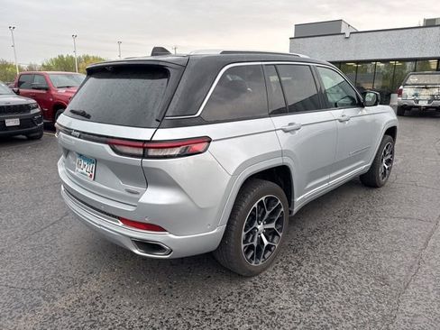 Used 2022 Jeep Grand Cherokee Summit AWD/4WD image 9