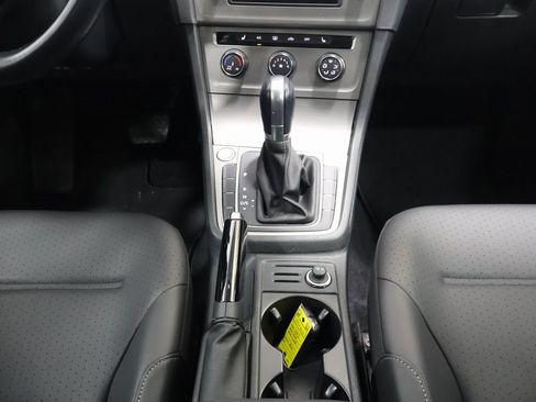 Used 2017 Volkswagen Golf Wolfsburg Edition image 20