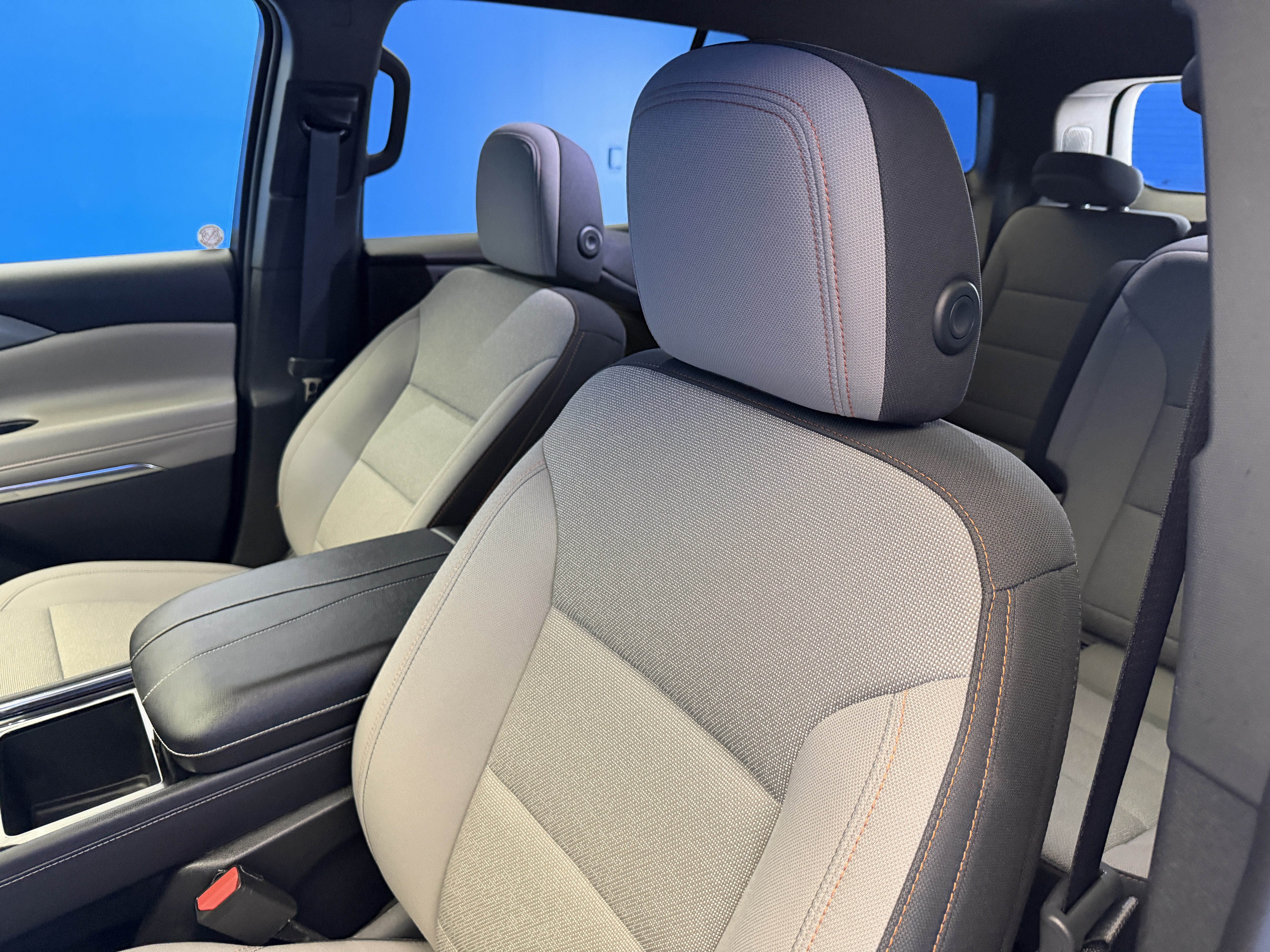 Used 2026 Chevrolet Traverse LT w/ Driver Confidence Package FWD image 12