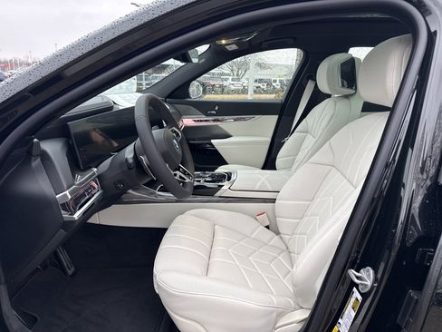 New 2026 BMW 750e xDrive image 10