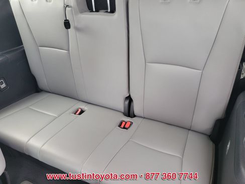 Used 2022 Toyota Highlander Bronze Edition AWD/4WD image 12