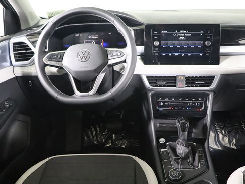 Used 2025 Volkswagen Taos SE image 30