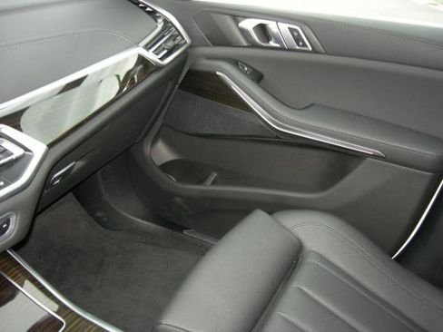 Used 2019 BMW X5 xDrive40i w/ Convenience Package image 17