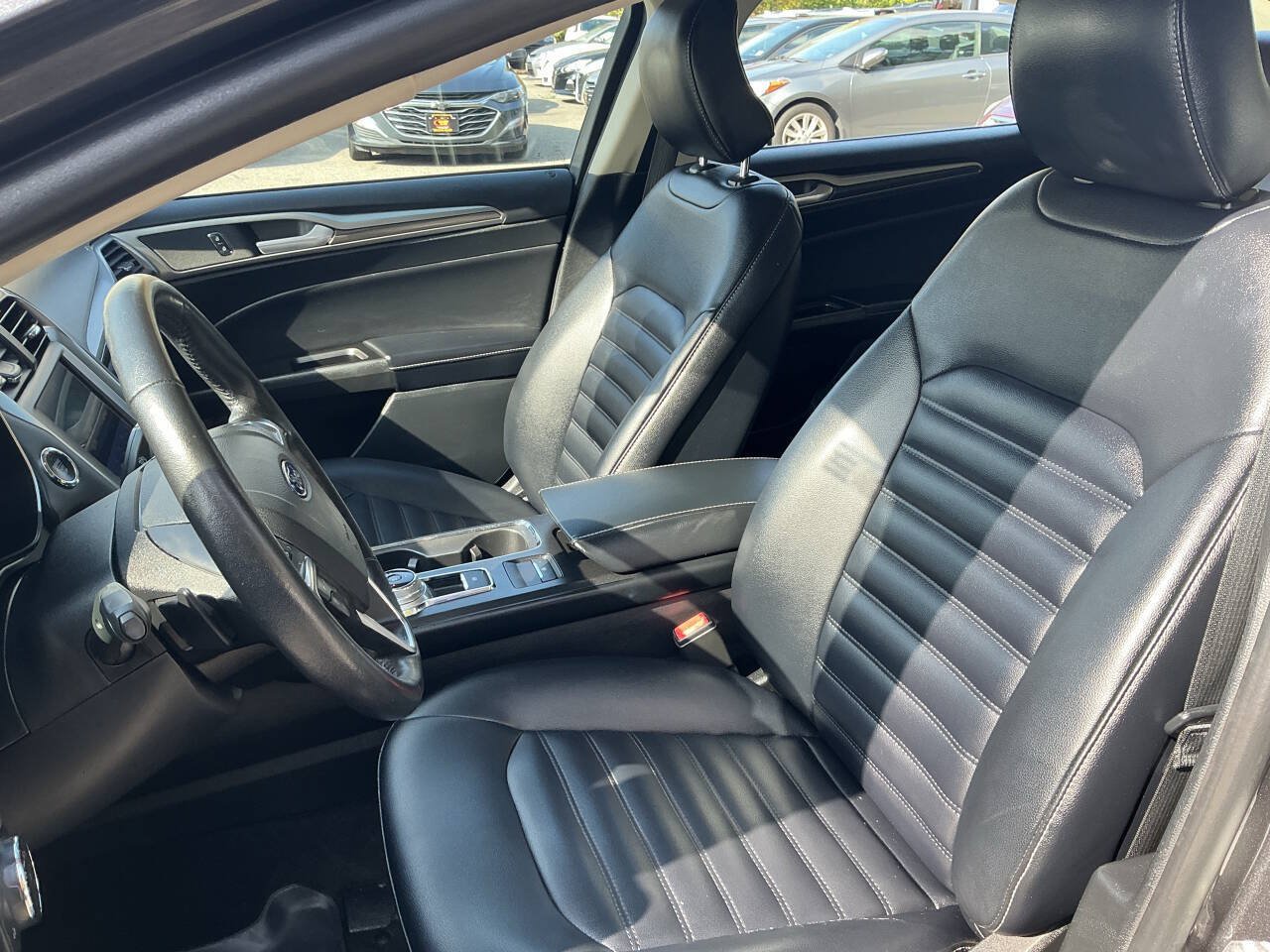 Used 2019 Ford Fusion SEL FWD image 18