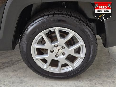 Used 2022 Jeep Renegade Latitude w/ Convenience Group AWD/4WD image 11