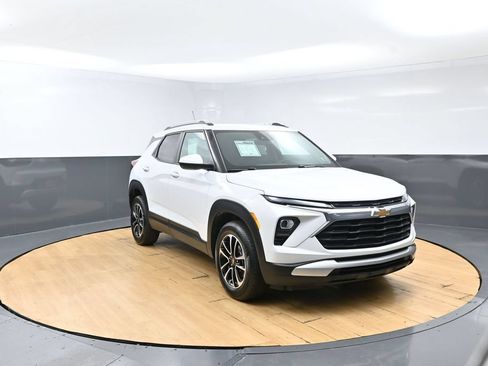 Used 2025 Chevrolet TrailBlazer LT AWD/4WD image 12