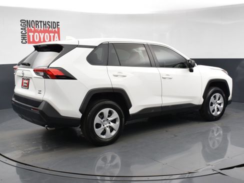 Used 2024 Toyota RAV4 LE AWD/4WD image 4