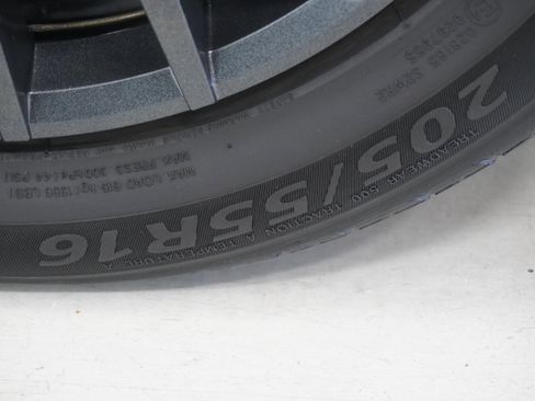 Used 2017 Toyota Corolla LE image 21