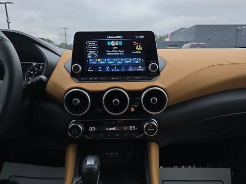 Used 2024 Nissan Sentra SV w/ SV Premium Package image 24