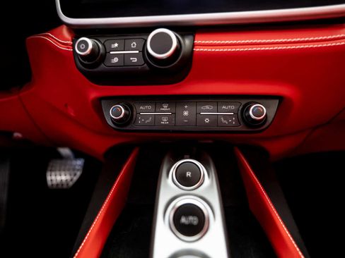 Used 2020 Ferrari Portofino RWD image 24
