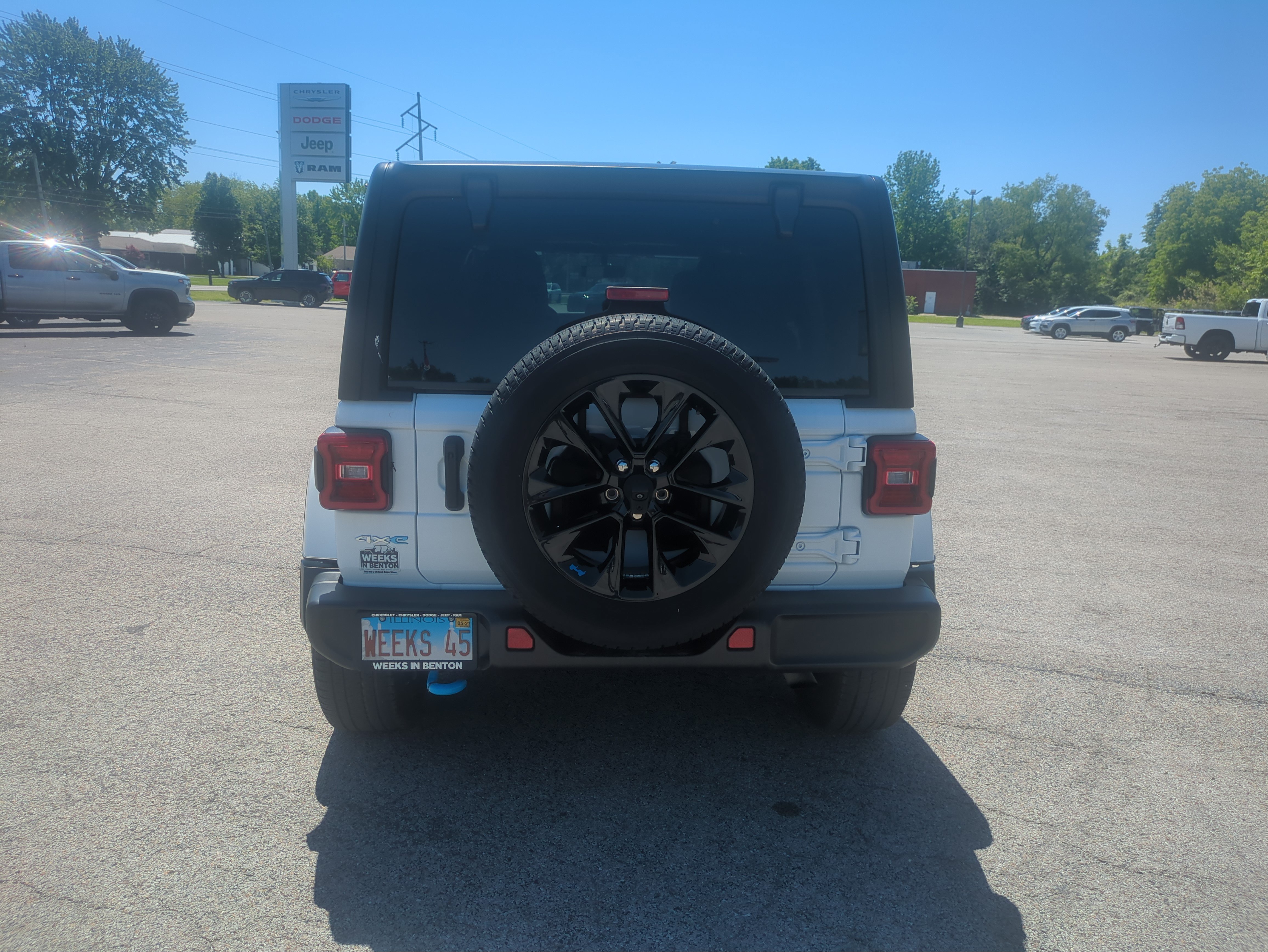 Used 2023 Jeep Wrangler Unlimited Sahara w/ Cold Weather Group AWD/4WD image 3