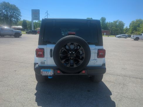 Used 2023 Jeep Wrangler Unlimited Sahara w/ Cold Weather Group AWD/4WD image 3
