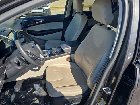 Used 2018 Ford Edge Titanium w/ Equipment Group 302A image 17