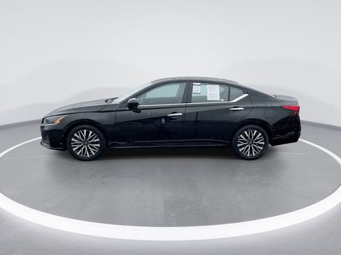 Used 2025 Nissan Altima 2.5 SV FWD image 5