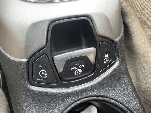 Used 2018 Jeep Compass Sport image 29