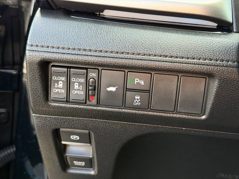 Used 2025 Honda Odyssey Touring image 17